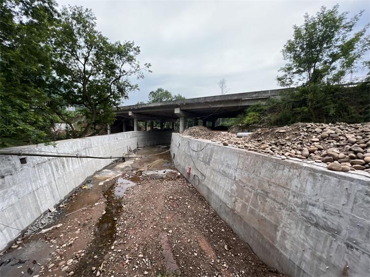 龙王河中桥水毁防护工程取得阶段性成效.jpg