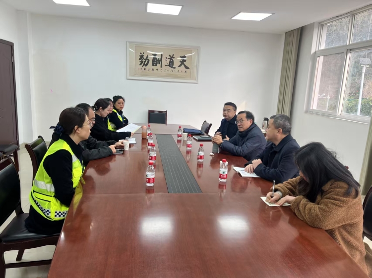秦巴公司党委书记 董事长蔡新川赴正直收费站开展工作调研.jpg