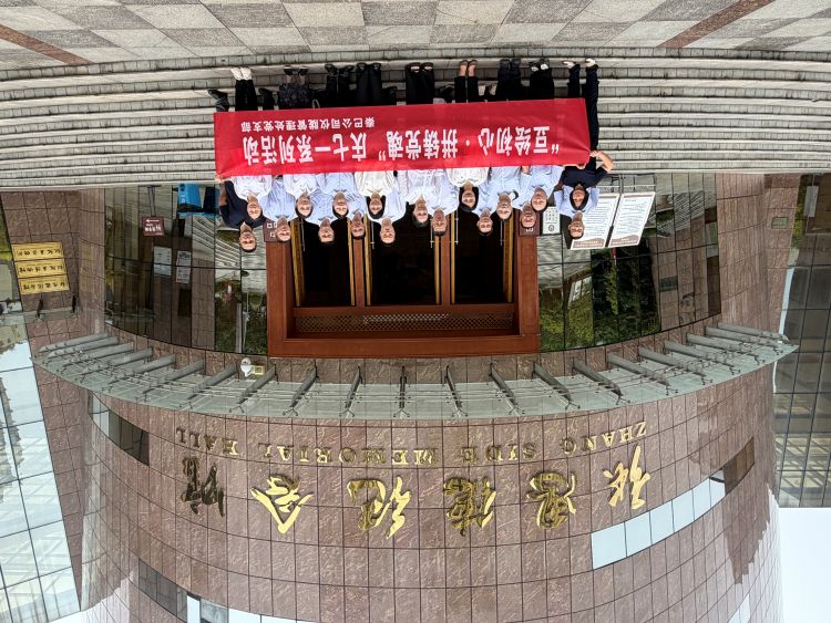 1.党日活动照片（黎霞霞）.jpg